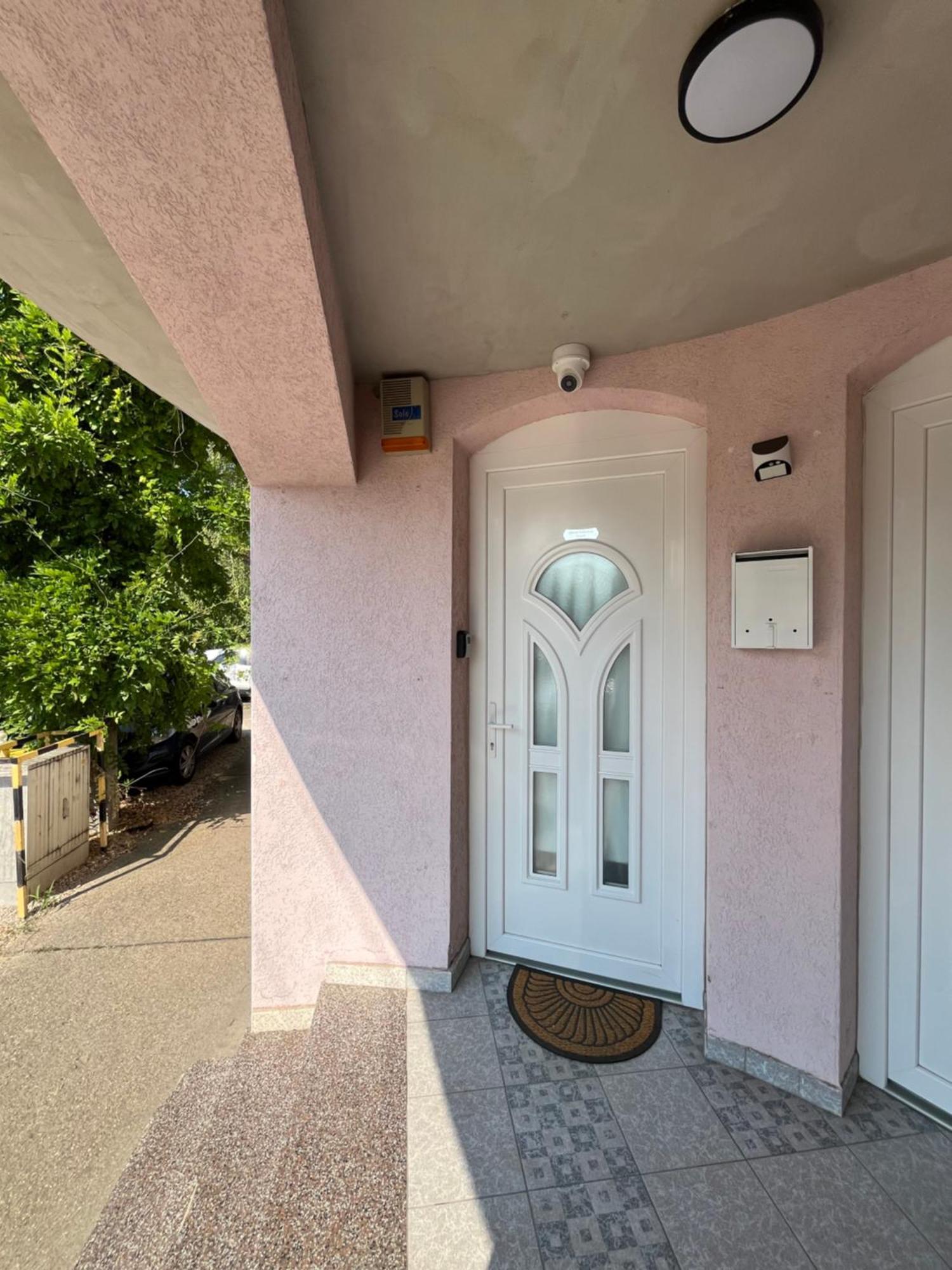 Jobarat Szallashely Szegedin Exterior foto